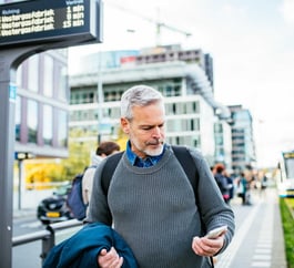 meneer bij de tramhalte-1