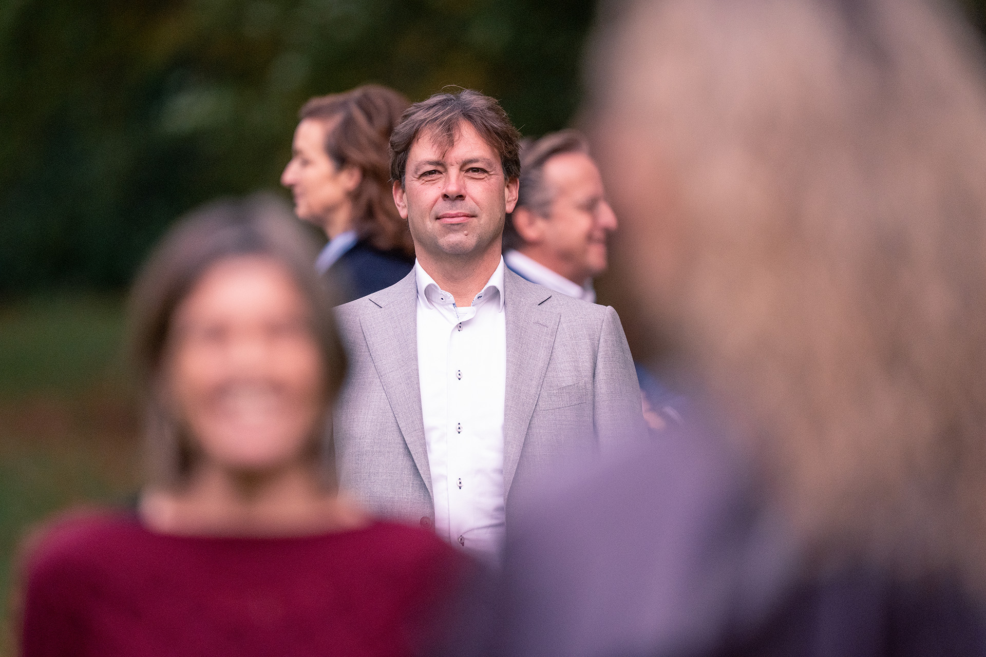 Janbart staat te midden van zijn collega's