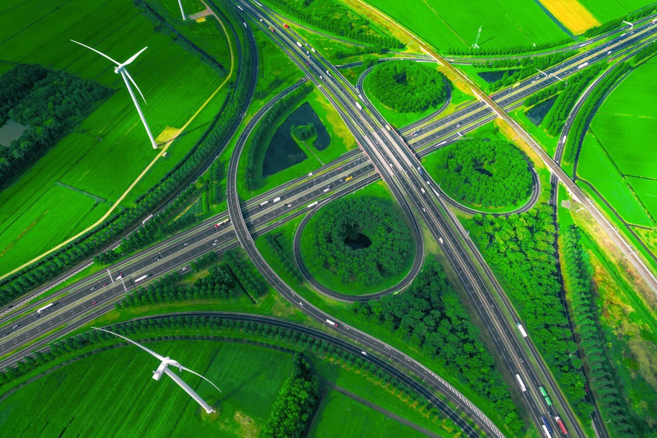 Een verkeerknooppunt vanuit de lucht gezien