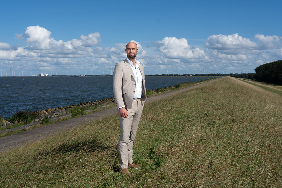 Kimon Panagiotopoulos helpt bij het megaproject Versterking IJsselmeerdijk